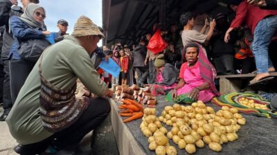 Tinjau Pasar Potikelek Wamena, Wapres Dukung Peran Mama-Mama Penopang Ekonomi Keluarga