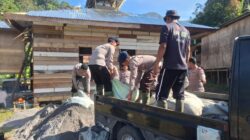 Polsek Silih Nara dan Brimob Polda Aceh Gotong Royong Bantu Pembersihan dan Perbaikan Tempat Ibadah