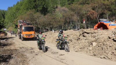 TNI AD Kerahkan Alat Berat Untuk Pembesihan Jalan Takengon – Bintang