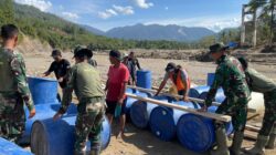Satgas Gulbancal Kodim 0106/Aceh Tengah Bangun Jembatan Apung.
