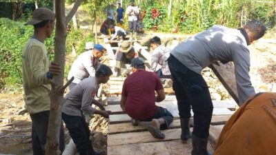 Polri Bersama Masyarakat Bangun Jembatan Darurat, Akses Tiga Kampung di Rusip Antara Kembali Terhubung