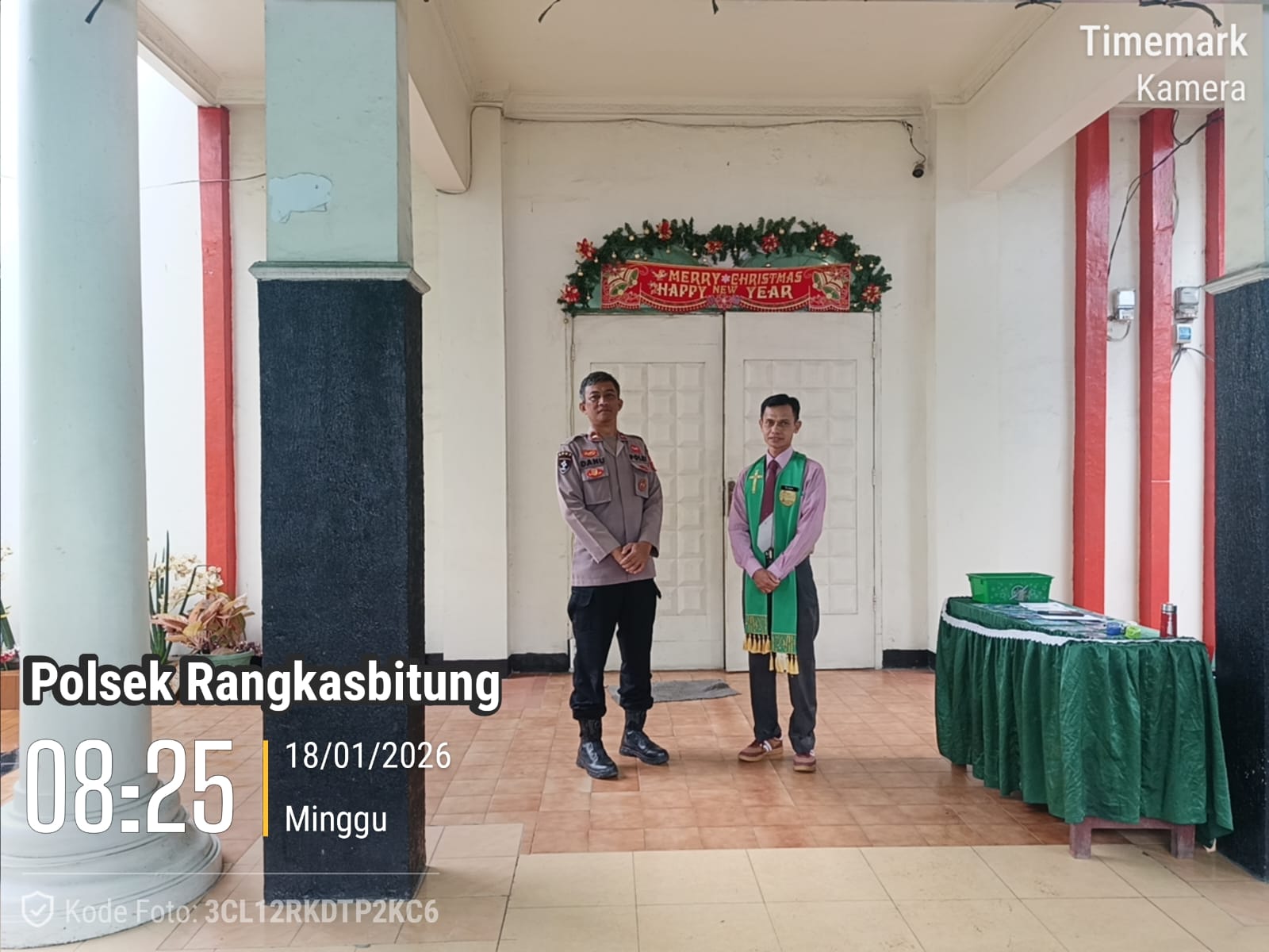 Pastikan Aman,Polsek Rangkasbitung Polres Lebak Payroli Ketempat Ibadah Gereja Pasundan Sampikan Pesan Kamtibmas