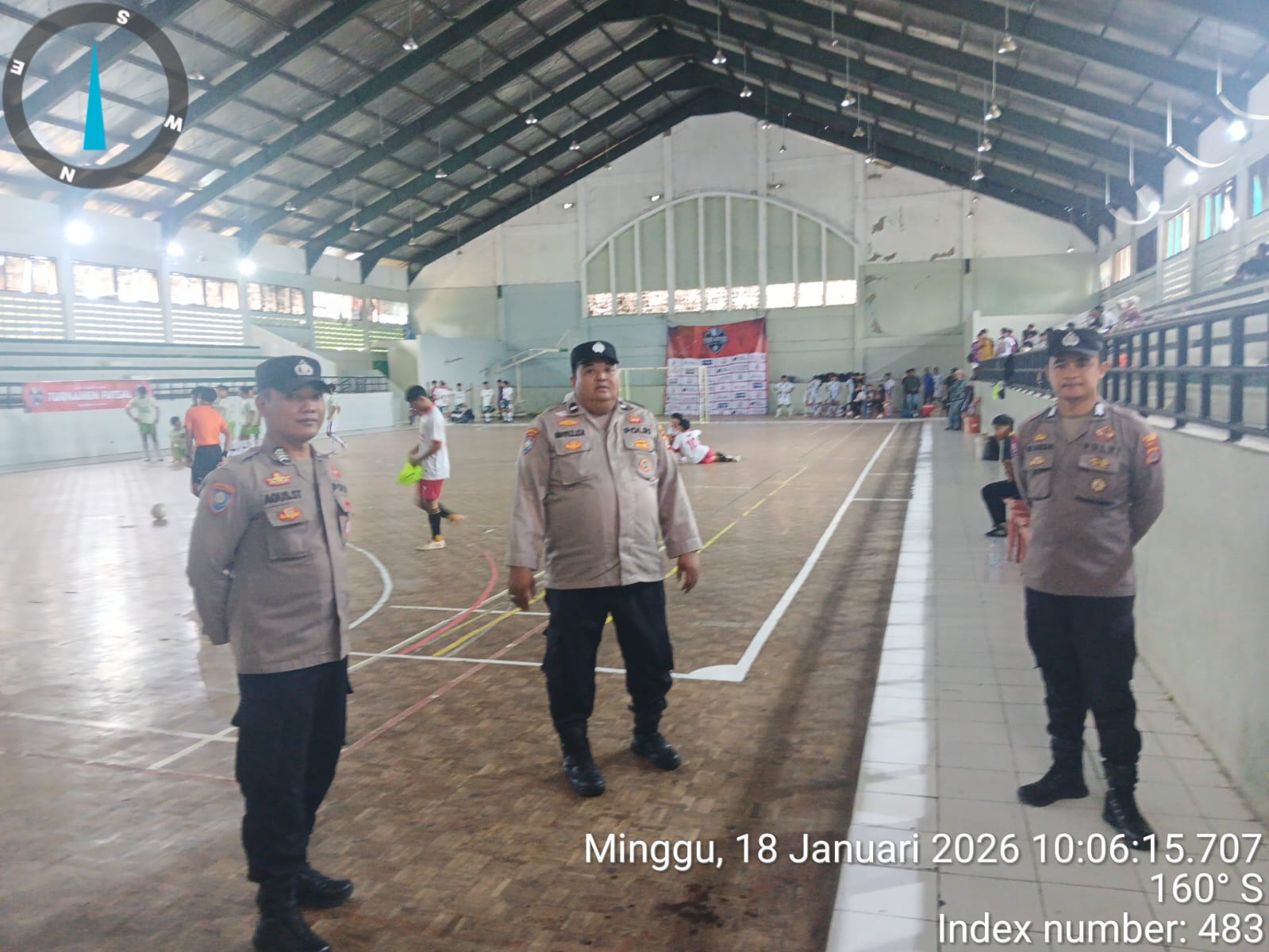 Personil Polsek Rangkasbitung Polres Lebak Giat Patroli Ke Gor Ona Rangkasbitung Temui Peserta Futsal Sampaikan Pesan Kamtibmas.