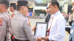 Kapolres Aceh Tengah Pimpin Apel Pemberian Penghargaan Personel dan Purna Bakti