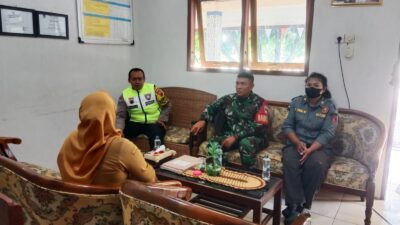 Implementasikan Metode Binter, Babinsa Danukusuman dan Bhabinkamtibmas Kunjungi Sekolahan