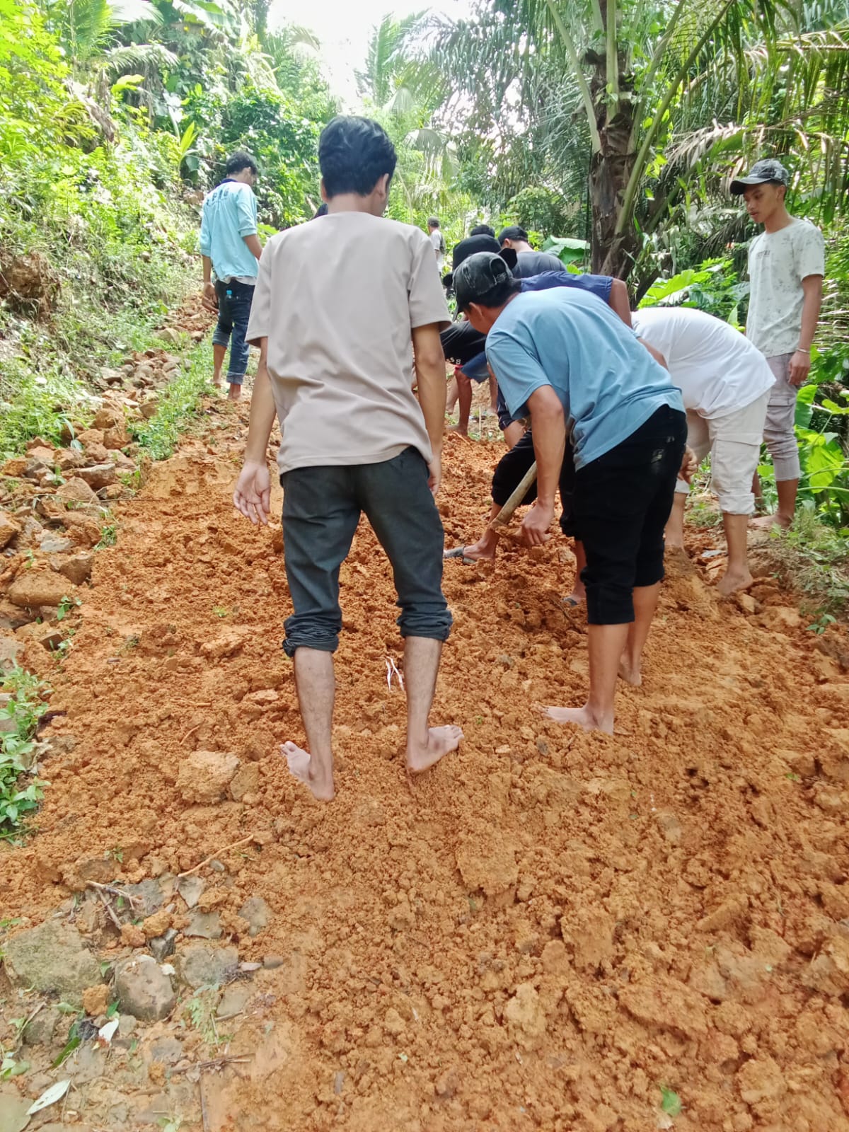 SPPG Al Ahkam Cihara Berikan CSR untuk Lingkungan
