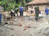 Ringankan Beban, Babinsa Bantu Warga Bangun Rumah di Desa Binaan