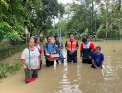 Tanggap Bencana PSI: DPP dan DPD Pandeglang Hadir di Tengah Warga Korban Banjir