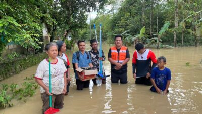 Tanggap Bencana PSI: DPP dan DPD Pandeglang Hadir di Tengah Warga Korban Banjir