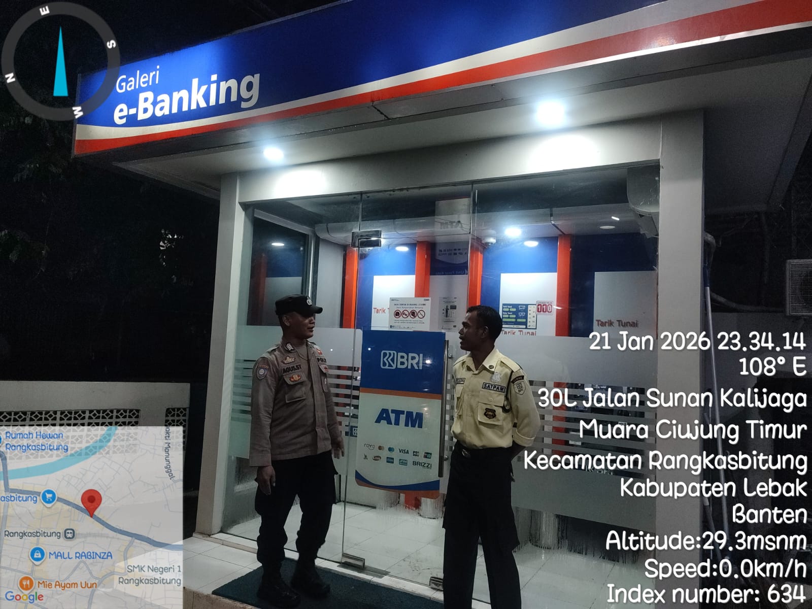 Cipatkan Rasa Aman,Personil Polsek Rangkasbitung Polres Lebak Patroli Ke Bank BRI Unit Pasar Rangkasbitung