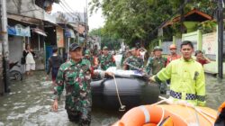 Kodim 0502/Jakarta Utara Hadir Bantu Warga Terdampak Banjir Di Kapuk Muara