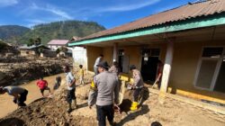 Personel Polres Aceh Tengah dan BKO Brimob Gotong Royong Pulihkan Dua Fasilitas Ibadah Personel Polres Aceh Tengah dan BKO Brimob Gotong Royong Pulihkan Dua Fasilitas Ibadah