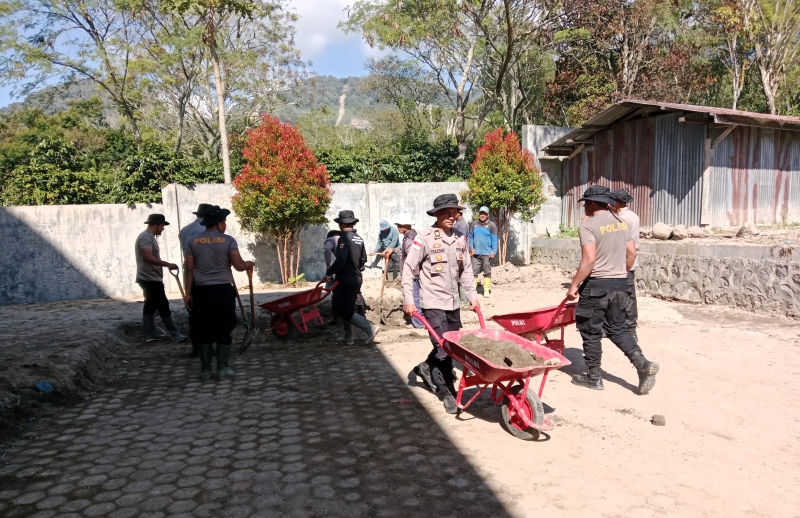 Polres Bener Meriah Gelar Bakti Sosial di Masjid Syuhada, Bersihkan Sisa Longsor Pasca Banjir Bandang