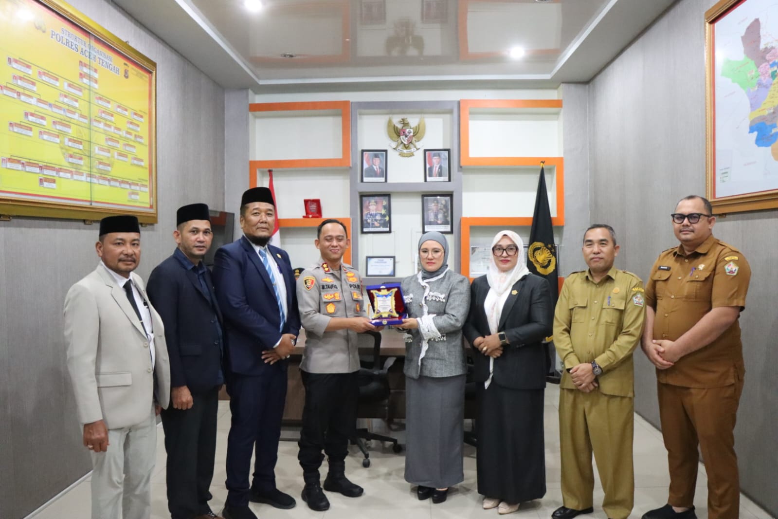 Polres Aceh Tengah Terima Penghargaan DPRK atas Peran Aktif Penanganan Bencana Hidrometeorologi