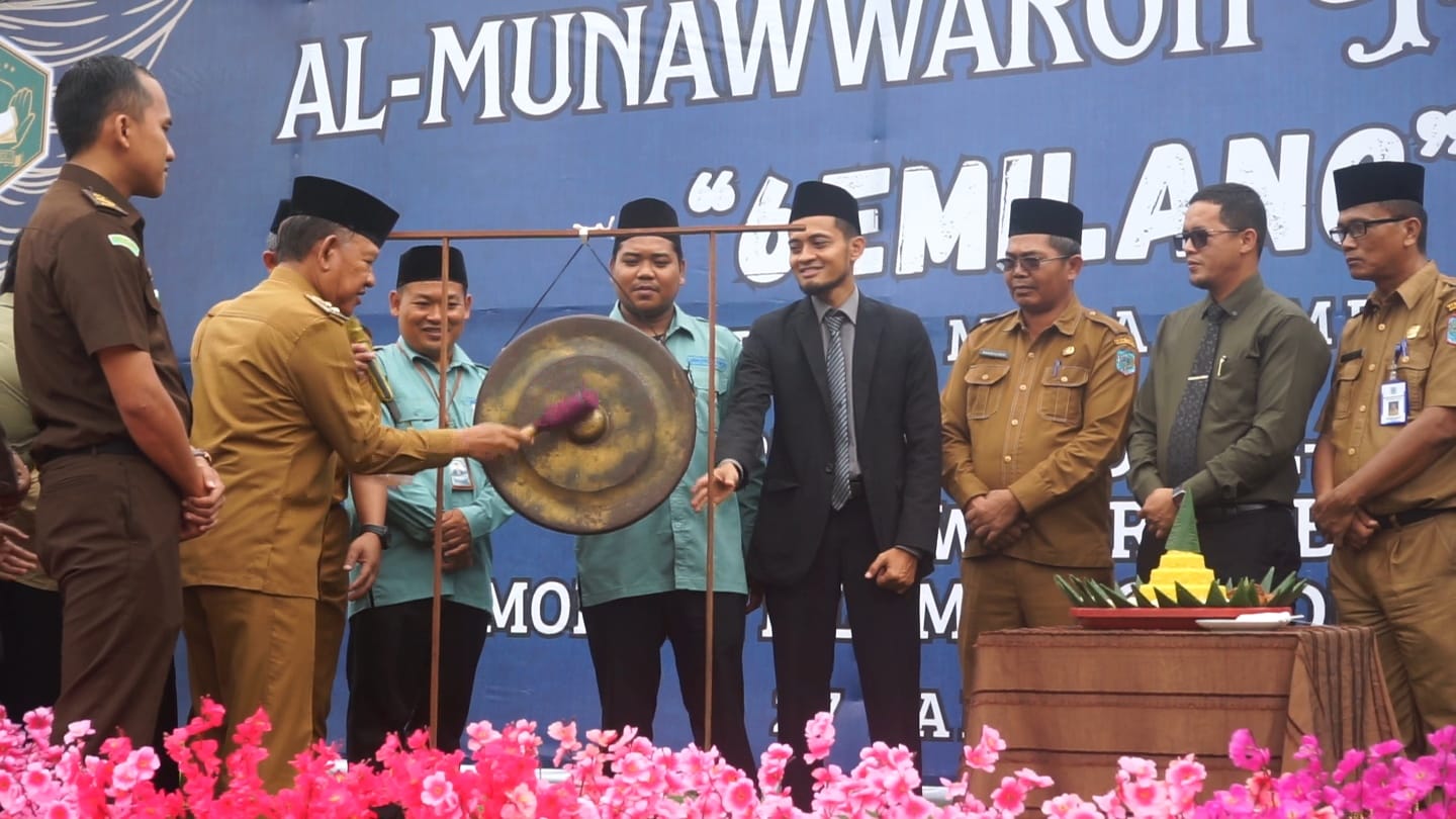 Pukul Gong, Wabup A. Khafidh Resmikan Al-Munawarroh Fest 2026
