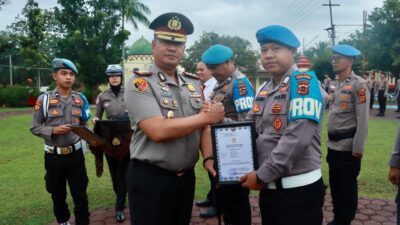 Polres Sarolangun Gelar Upacara Pemberian Penghargaan Kepada Personil Yang Berhasil Ungkap Kasus Ganja 40Kg.