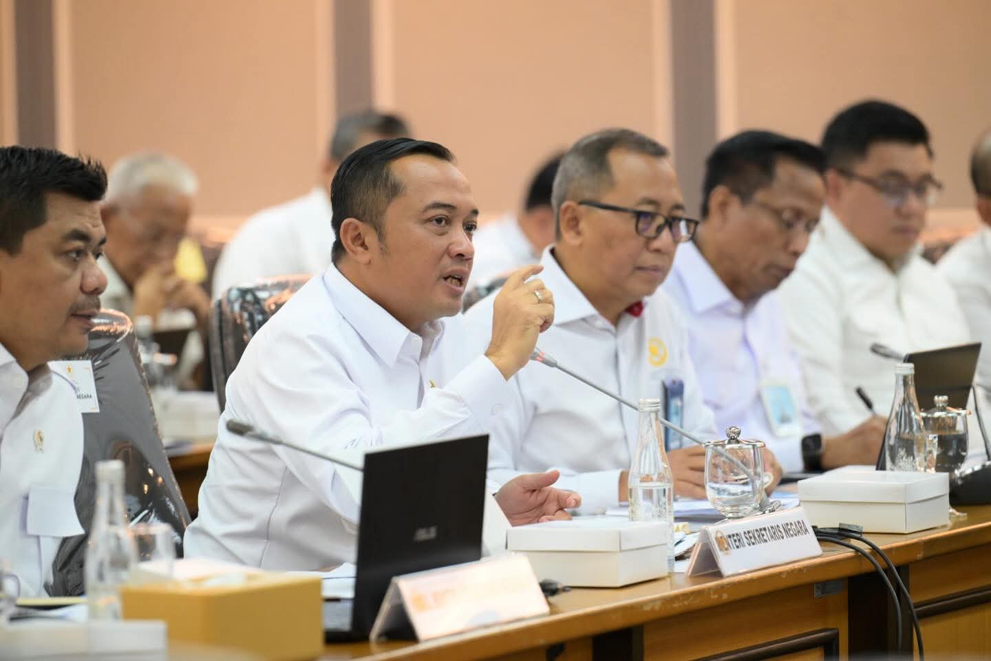 Hadiri Rapat Kerja dengan Komisi XIII DPR RI, Mensesneg Paparkan Rencana Program Kerja dan Anggaran Kemensetneg TA 2026