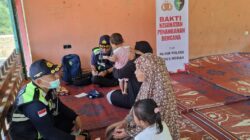 Polres Bener Meriah Gelar Bakti Kesehatan Pasca Bencana Alam di Kecamatan Mesidah