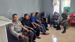 jalin hubungan baik antara Babinsa dan babinkamtibmas melaksanakan komsos bersama masyarakat dan pemuda desa mentawak jalin hubungan baik antara Babinsa dan babinkamtibmas melaksanakan komsos bersama masyarakat dan pemuda desa mentawak