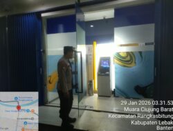 Personil Piket Jaga Polsek Rangkasbitung Polres Lebak Patroli Obvit Ke Bank Mandiri Dan Cek Mesin Atm