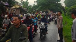 Anggota Polsek Rangkasbitung Polres Lebak cek TKP laka lantas di Jalan Raya Prof.Dr.Ir.Soetami