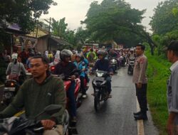 Anggota Polsek Rangkasbitung Polres Lebak cek TKP laka lantas di Jalan Raya Prof.Dr.Ir.Soetami
