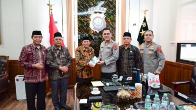 Kapolda Jambi Jalin Silaturahmi dengan MUI, Perkuat Sinergi Jaga Kerukunan dan Cegah Radikalisme Kapolda Jambi Jalin Silaturahmi dengan MUI, Perkuat Sinergi Jaga Kerukunan dan Cegah Radikalisme