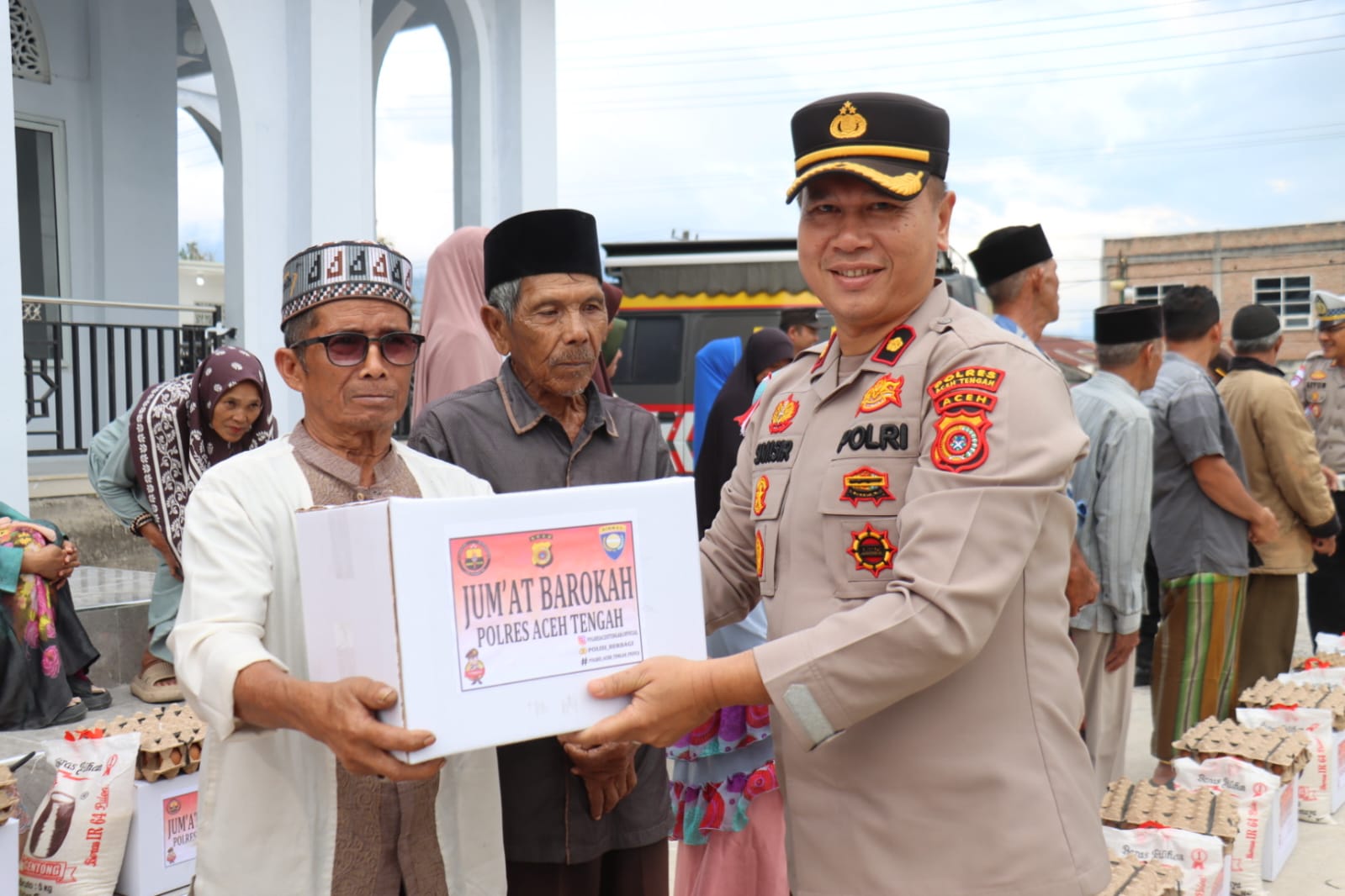 Polres Aceh Tengah Salurkan Bantuan kepada 40 Warga Kampung Mongal dan Personel Terdampak Kebakaran