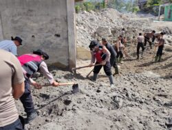 Sat Brimob Polda Aceh Bersama Polres Bener Meriah Laksanakan Pembersihan Lanjutan Meunasah KMAP Lampahan Pasca Bencana
