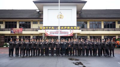 Polres Cilegon Anugerahkan Satya Lencana Pengabdian kepada 51 Personel Berprestasi