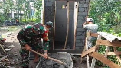 Menjaga Kesehatan Lingkungan, Sertu Supiansyah bersama Warga Wonorejo Bangun MCK