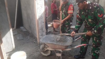 Wujud Kemanunggalan TNI–Rakyat, Babinsa Pakunden Bantu Renovasi Rumah Bapak Agus Wujud Kemanunggalan TNI–Rakyat, Babinsa Pakunden Bantu Renovasi Rumah Bapak Agus