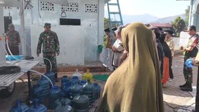 TNI Menyalurkan Mobil Penjernih Air Bantuan Dari Kemenko Polkam Untuk Warga Terdampak TNI Menyalurkan Mobil Penjernih Air Bantuan Dari Kemenko Polkam Untuk Warga Terdampak