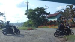 Bertahun lubang mengangga di Depan Gerbang SMAN-6 Tidak terperhatikan oleh Pemerintah Daerah Merangin