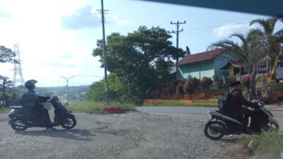 Bertahun lubang mengangga di Depan Gerbang SMAN-6 Tidak terperhatikan oleh Pemerintah Daerah Merangin