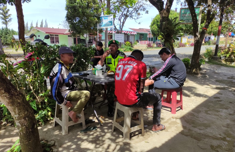 Koramil 07/Atu Lintang Melalui Babinsa Turun Langsung Komsos Bersama Warga Binaannya