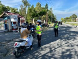 Pelayanan Pagi untuk Masyarakat, Polres Aceh Tengah Bantu Seberangkan Warga dan Anak Sekolah di Titik Padat Aktivitas