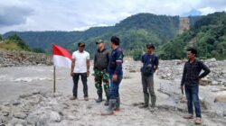 Dandim 0106/Aceh Tengah Tinjau Pembangunan Jembatan Sementara di Desa Bergang Dandim 0106/Aceh Tengah Tinjau Pembangunan Jembatan Sementara di Desa Bergang