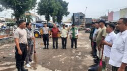 Kapolsek Susukan Pimpin Bersih-bersih Pasar Susukan dalam Rangka Operasi Jabar Bersih