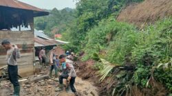 Polri di Aceh Tengah Gotong Royong Bersihkan Saluran Air Pascabencana di Kampung Atu Singkih Rusip Antara