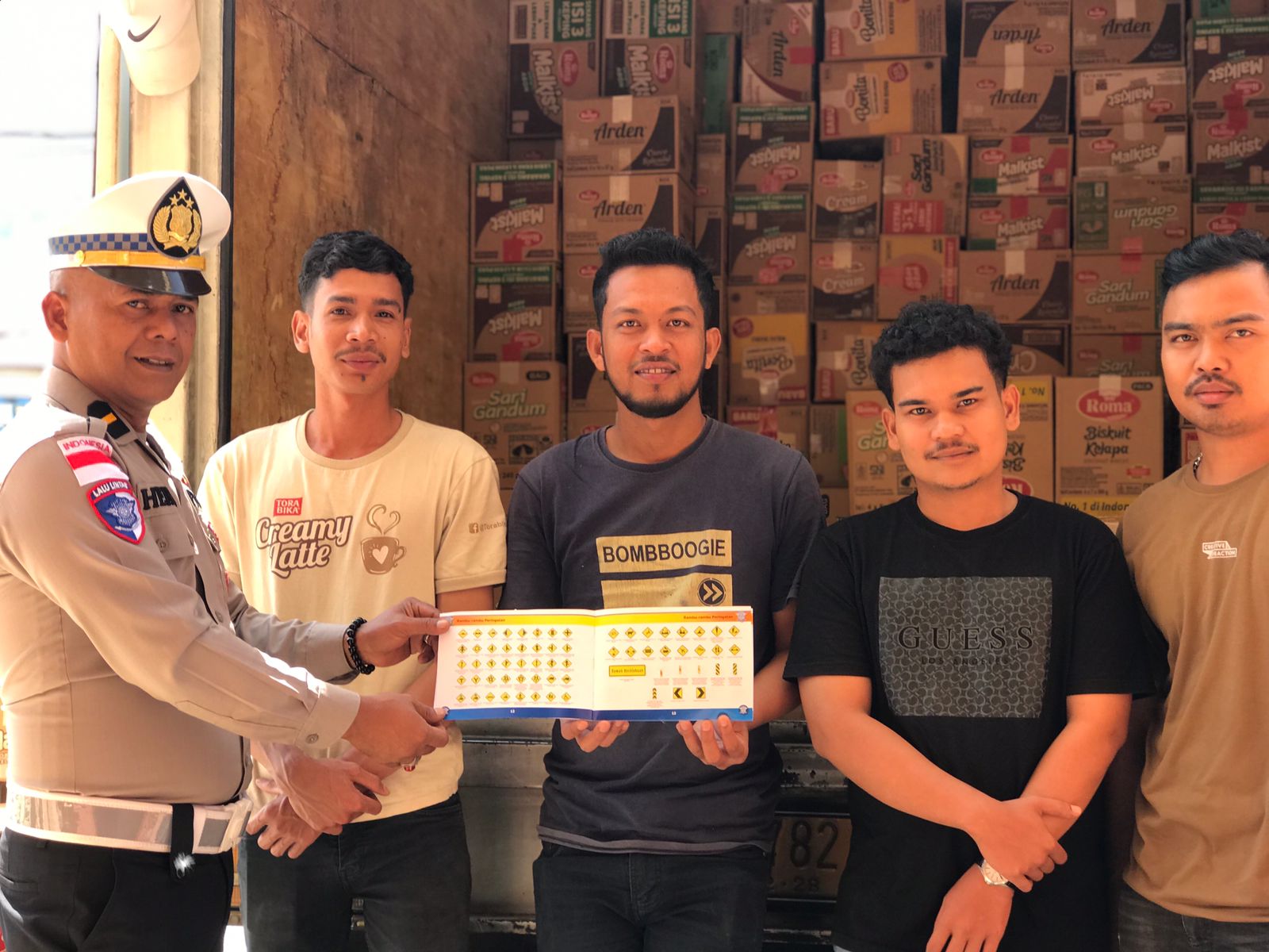 Ops Keselamatan, Satlantas Polres Aceh Tengah Sosialisasikan Tertib Berlalu Lintas kepada Pengemudi Angkutan Barang