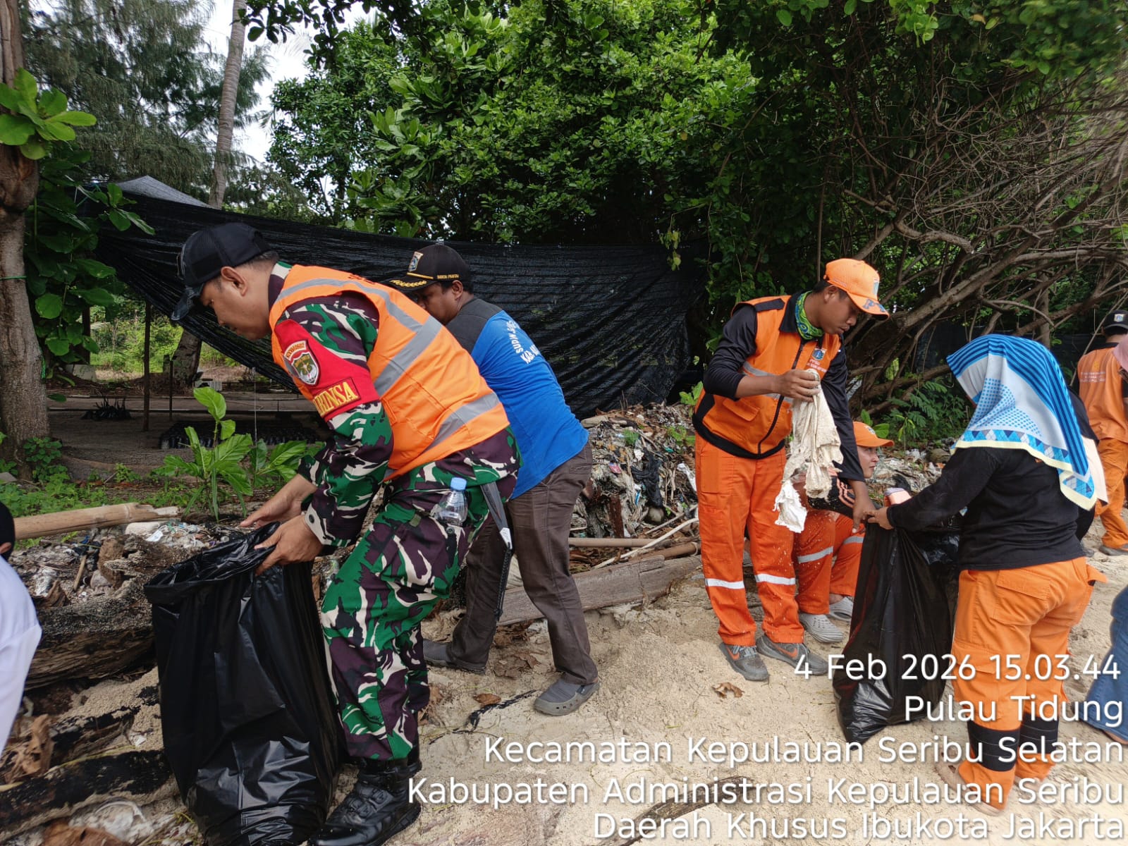 Kodim 0502/Jakarta Utara Bersama Forkopimkab Gelar Grebeg Sampah Dan Tanam Mangrove Di Pulau Tidung Kecil