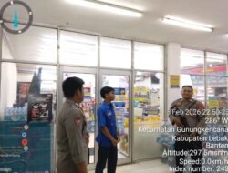 ANGGOTA POLSEK GUNUNGKENCANA LAKSANAKAN PATROLI MALAM DAN AJAK WARGA JAGA KAMTIBMAS