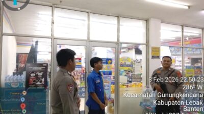 ANGGOTA POLSEK GUNUNGKENCANA LAKSANAKAN PATROLI MALAM DAN AJAK WARGA JAGA KAMTIBMAS