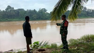 Babinsa Himbau Warga Waspadai Bencana Alam di Musim Penghujan