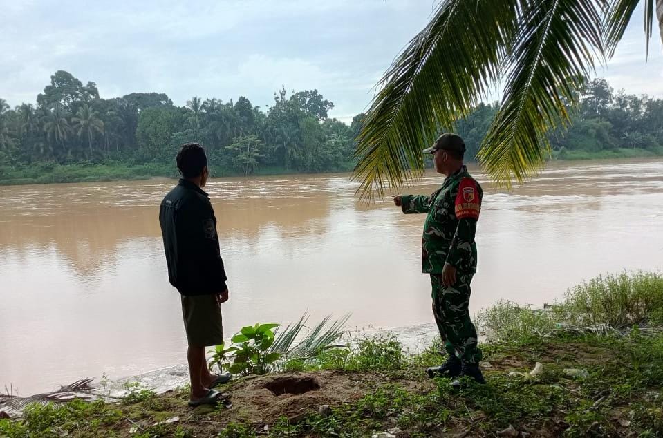 Babinsa Himbau Warga Waspadai Bencana Alam di Musim Penghujan