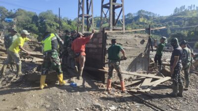 TNI–Rakyat Bergerak Nyata, Jembatan Gantung Burlah Dikebut hingga 44 Persen