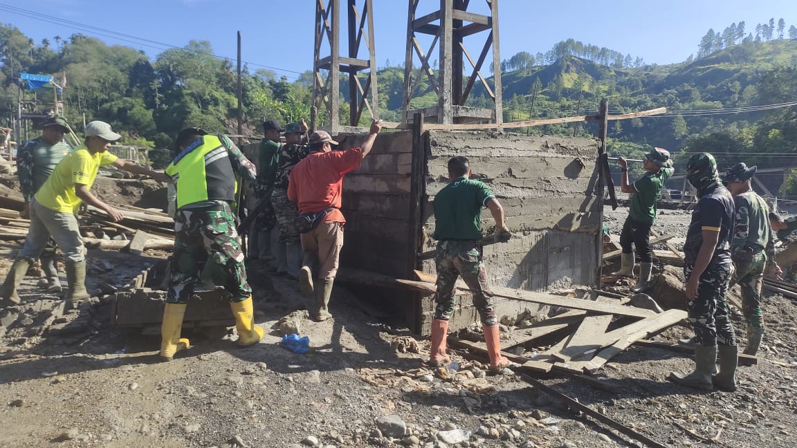TNI–Rakyat Bergerak Nyata, Jembatan Gantung Burlah Dikebut hingga 44 Persen