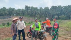 Babinsa Koramil 420-08/Tabir Pererat Silaturahmi Lewat Komsos di Desa Sungai Bulian