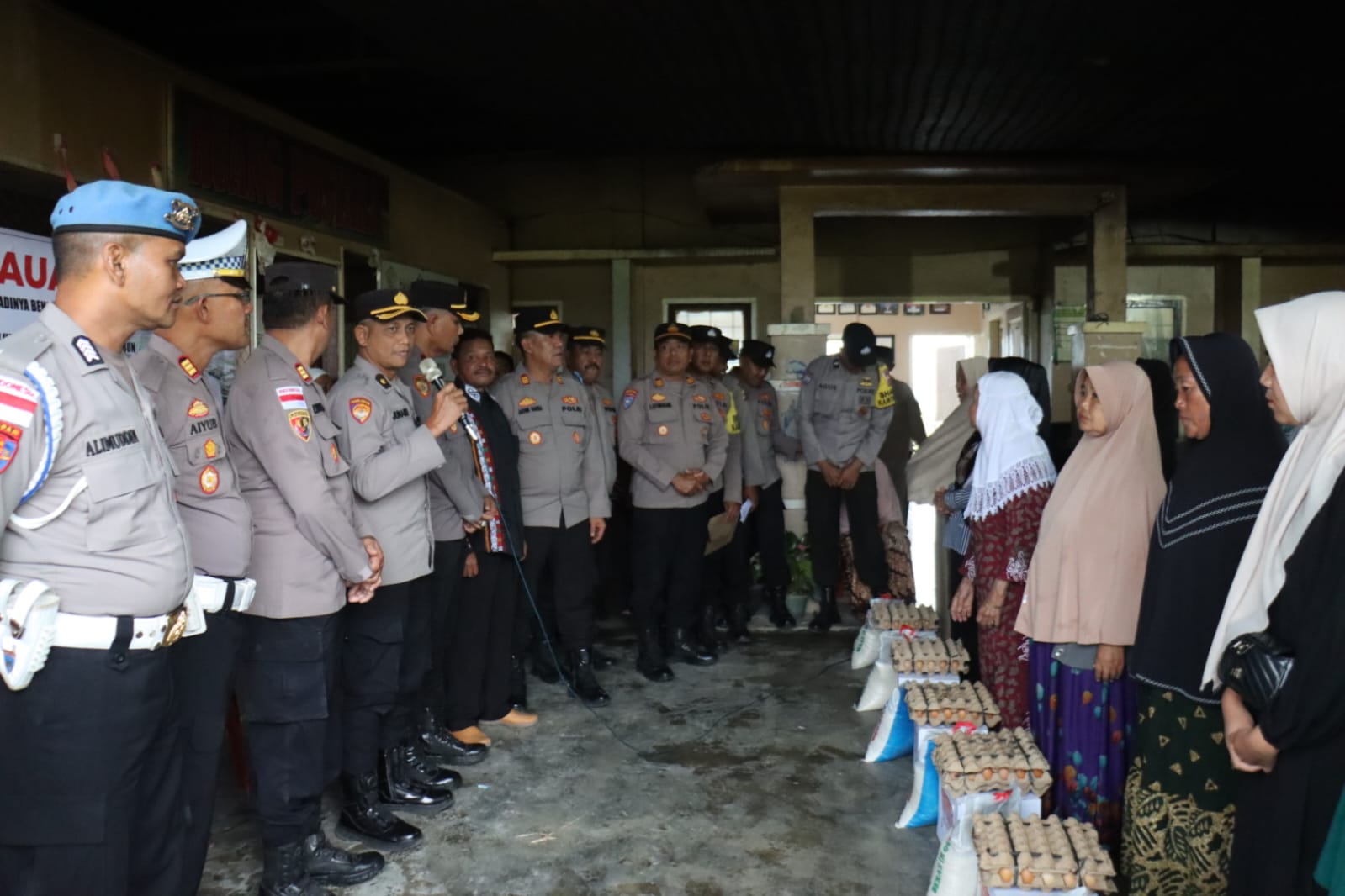 Sentuhan Jumat Berkah, Polres Aceh Tengah Salurkan Bantuan Sembako untuk Warga Lot Kala Kebayakan